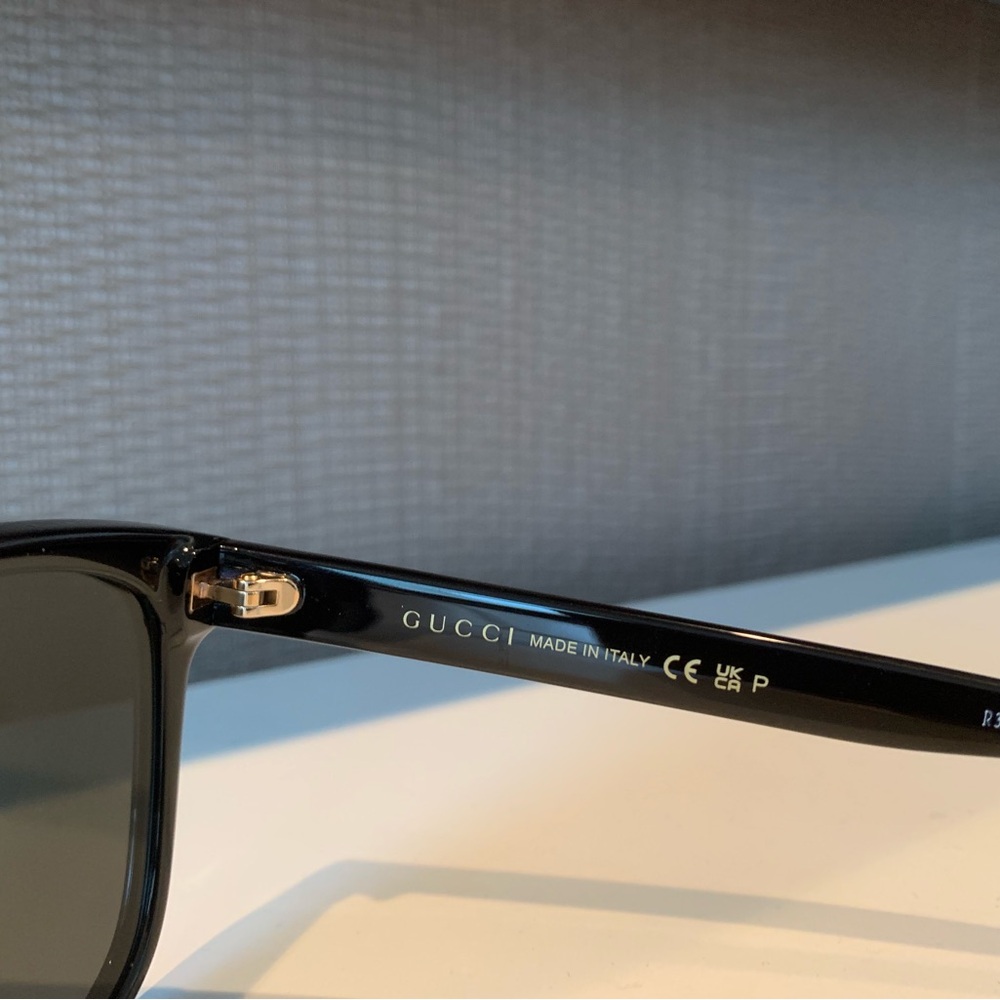 Gucci Classic Black Men's Sunglasses - Picture 11 of 16